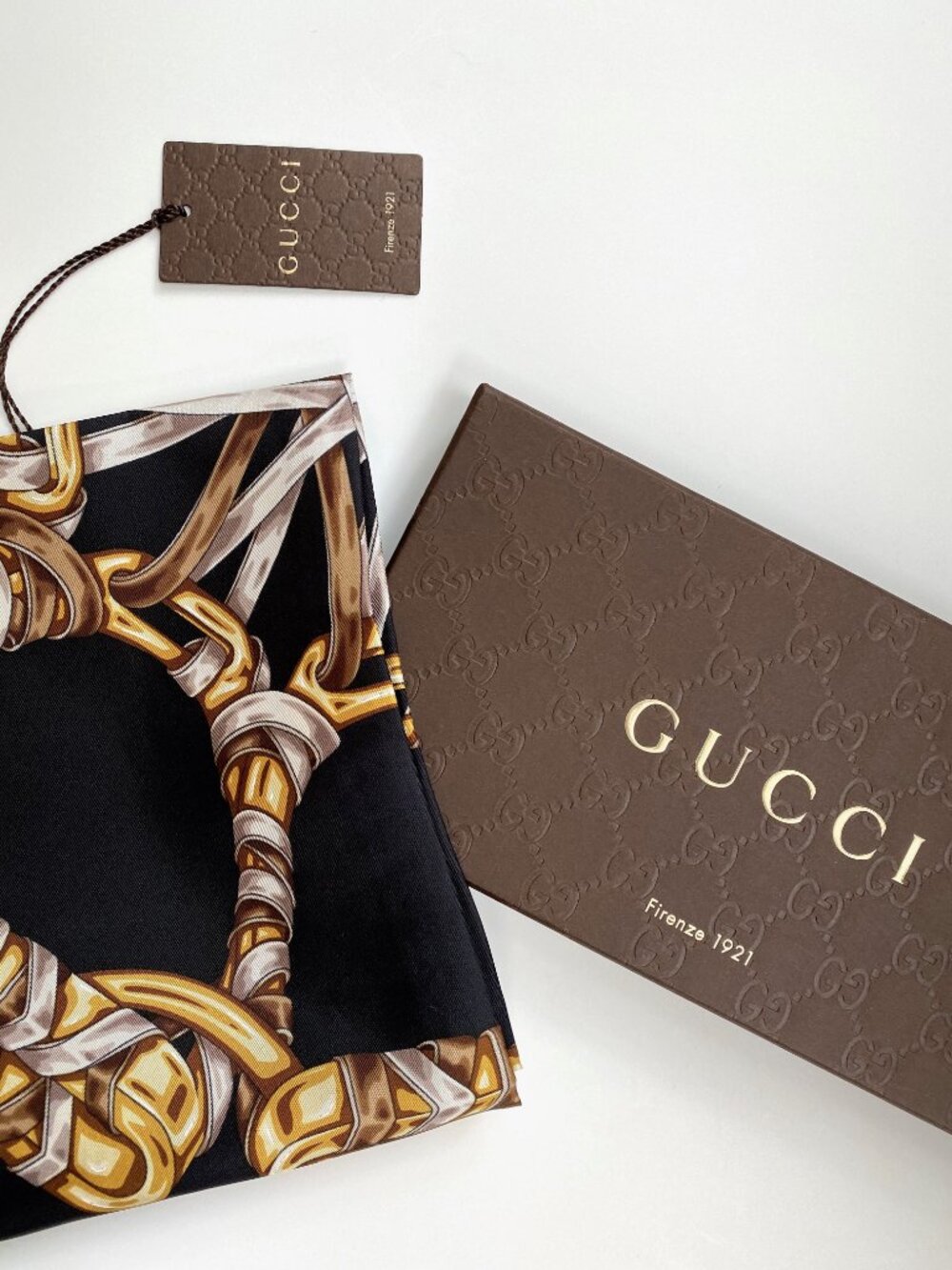 New Gucci Scarf Iconic Print Black Silk Wrap with Gucci Gift Box - Picture 10 of 16